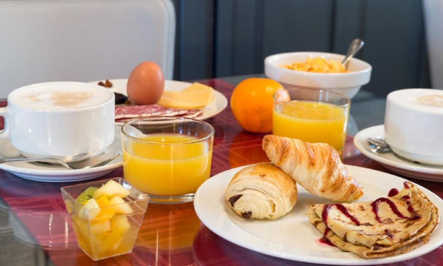 Image 5: Auvergne : chambre double avec petit-déjeuner, dîner et accès spa