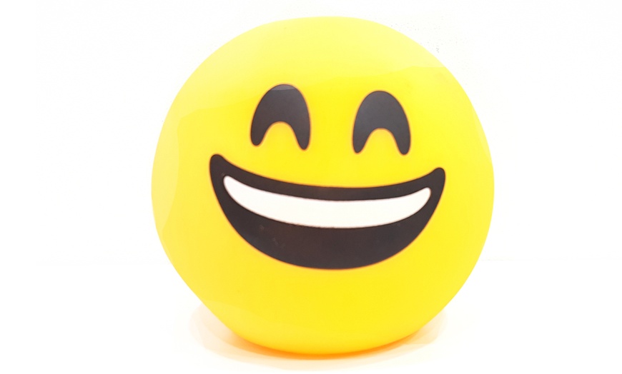 Image 8: Emoji Night Light