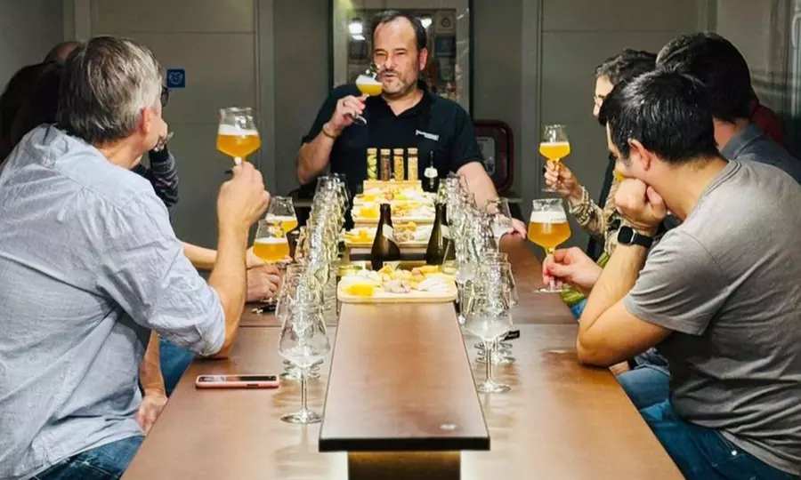 Experiencia de cata a elegir entre cerveza o vermut con maridaje para 2 personas; ahorra hasta un 50% - Primary Image