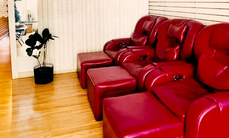 Image 3: Unwind with a 60 or 90 Minute Sweidsh Massage or Hydra Facial