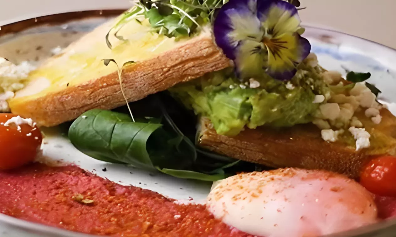 Brunch para 2 o 4 con plato salado y dulce y bebida fría y caliente