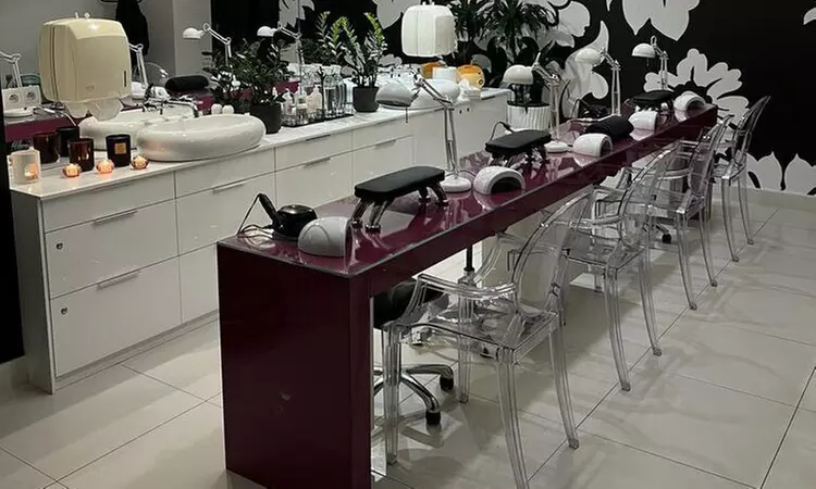 Manicure i pedicure hybrydowy, przedłużanie żelem i więcej