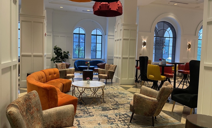 Image 5: Landmark Hotel Located on Chicago's Magnificent Mile