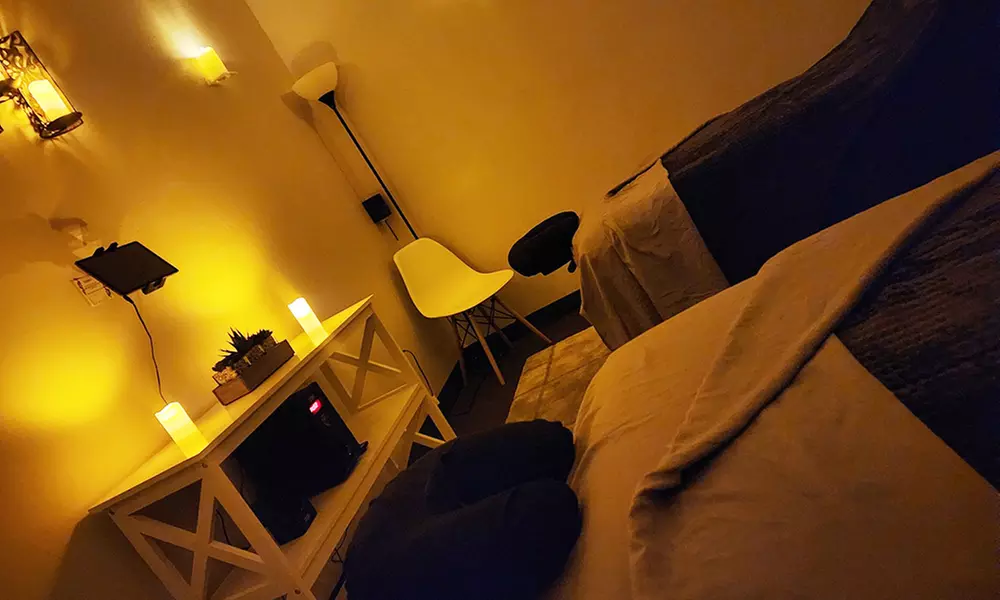 Relax Together with 50 or 90-Minute Choice of Massage for Couples