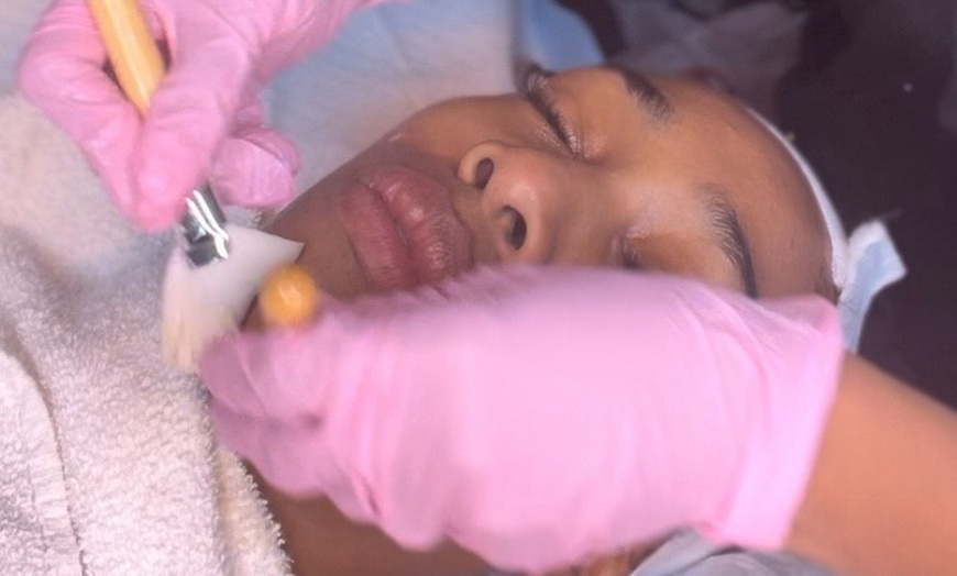 Image 2: One, Two, or Three Spa Facials with Relaxing Scalp Massages
