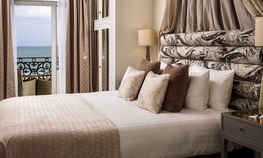 Image 10: Brighton: Seafront Stay for 2 with Breakfast, Welcome Drink & Dinner