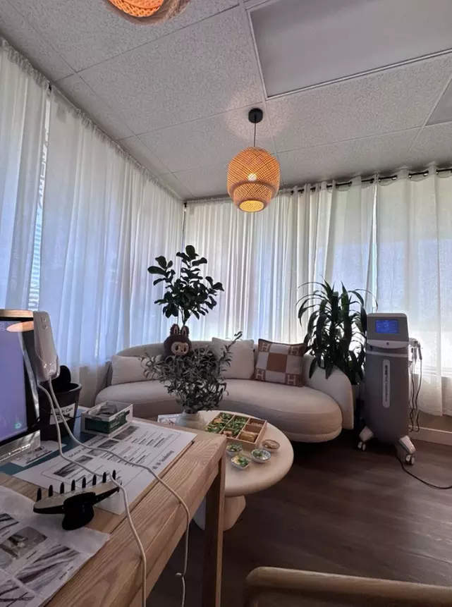 Rejuvenating Headspa & Scalp Treatments for One & Couples