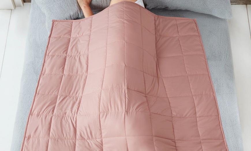 Image 3: 4kg or 8kg Microfibre Gravity Weighted Blankets