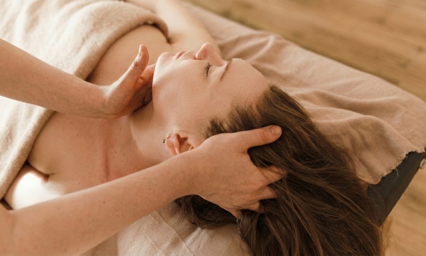 Image 2: 60- or 90-Minute Customized Massage of Your Choice