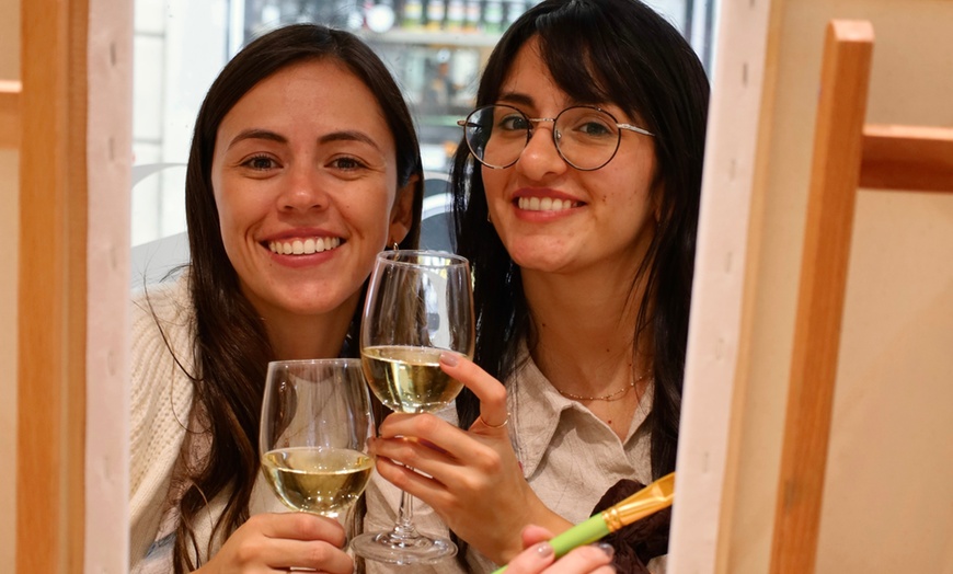 Image 7: Experiencia creativa o premium “Pinta un cuadro”  con snacks y bebida