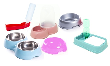 Distributori e dispenser di cibo e acqua per cani e gatti, disponibili in vari colori