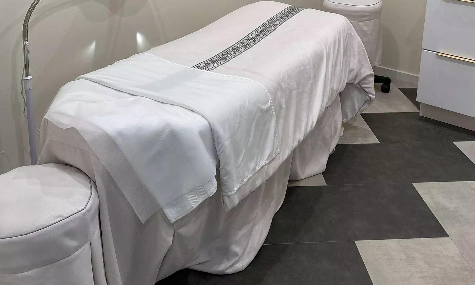 Experience Skin Renewal with 60-Minute Signature HydraFacials