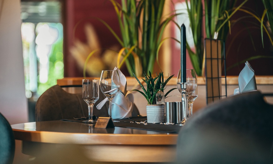 Image 3: Luxus pur: 7-Gänge-Überraschungs-Menü 1, 2 oder 4 Personen