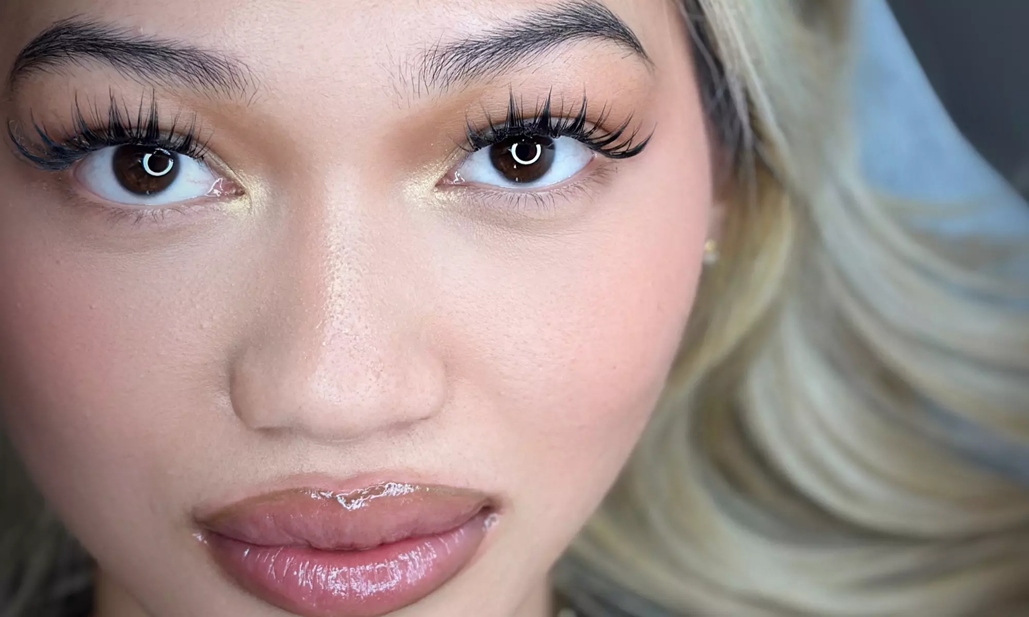 Transform Your Look with Permanent Makeup Services 