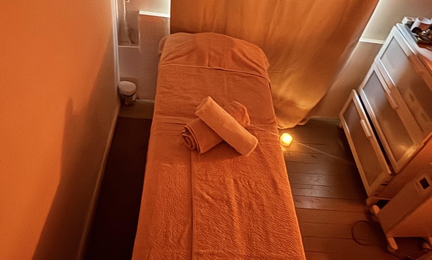 Image 2: Massage du corps, cuir chevelu aux huiles et soin du visage au choix