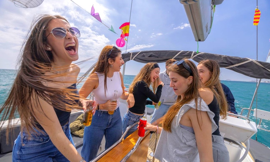 Image 8: Paseo de 2 horas en velero con bebida y picoteo para 1 o 2 personas