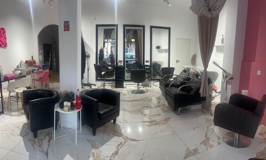 Image 2: Sesión de peluquería con lavado, corte, peinado y color a elección