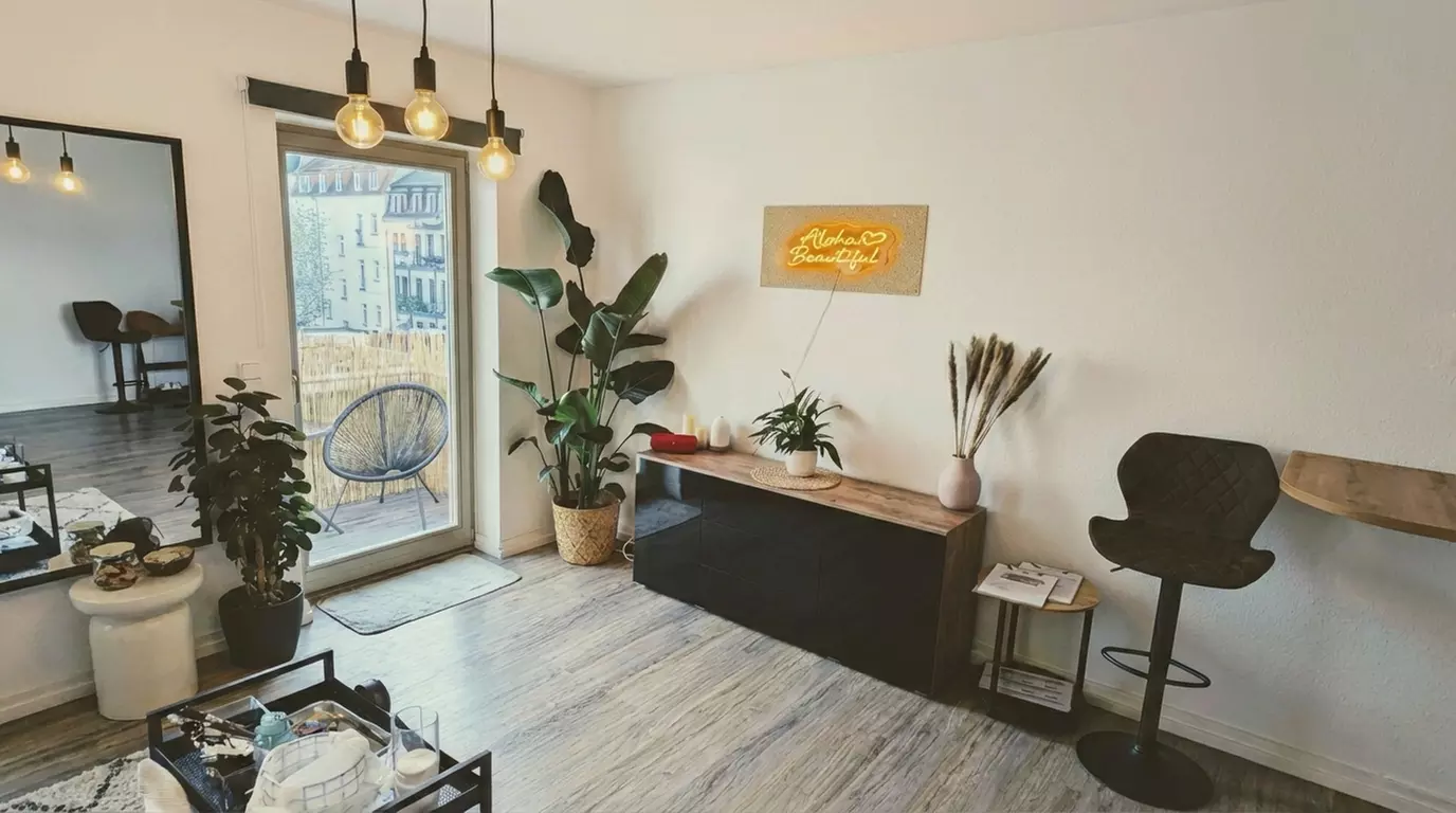 1 Fineline Tattoo klein (bis 5 x 5 cm) oder mittel (bis 4 x 8 cm)