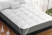 Surmatelas Square, 100% microfibre, surpiqûres, double nœuds, maintien par sangles élastiques, Sampur - Second Medium