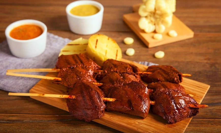 Image 4: Menú peruano para 2 o 4 con entrantes, principales, postres y bebidas