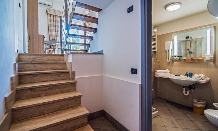 Image 6: Liguria 4*: camera Superior con colazione o mezza pensione