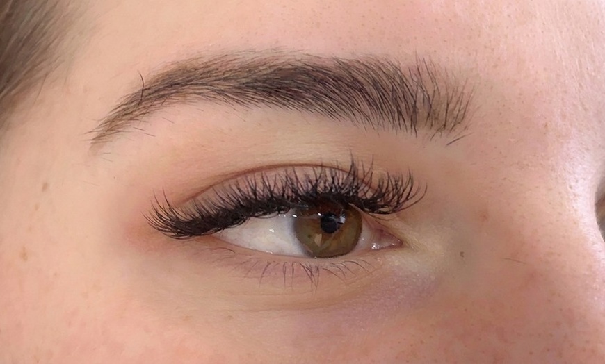Image 3: Full Set of Classic YY Eyelash Extension or Keratin lashes lift +Tint