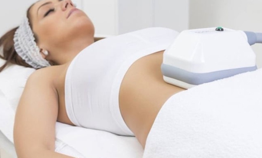 Image 3: Get One or Three Body Sculpting Sessions