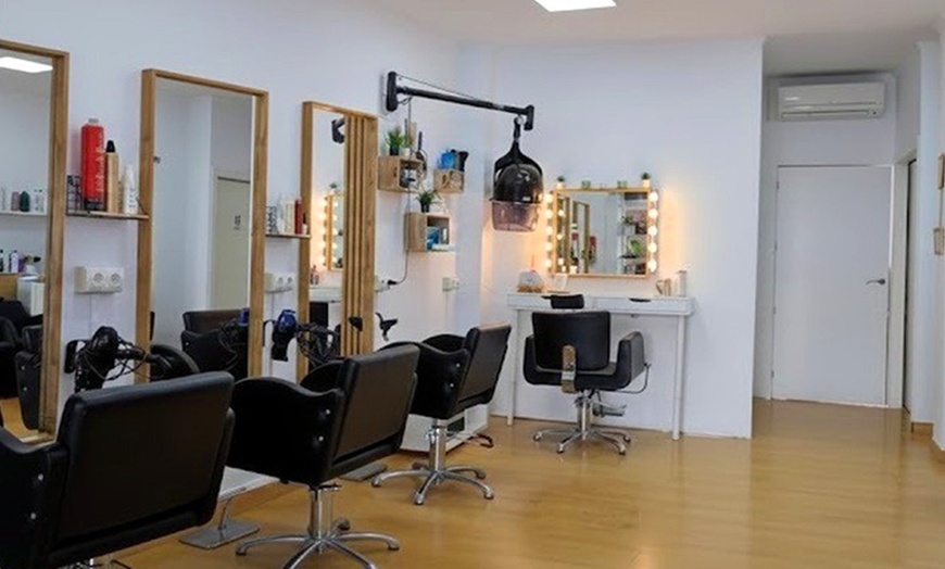 Image 4: Sesión de peluquería con mascarilla, corte, tinte, mechas y peinado