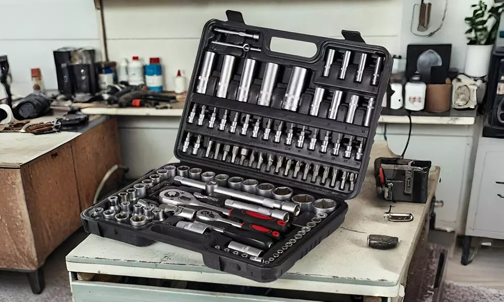 Maletín de herramientas de 108 piezas con llaves de vaso y carraca