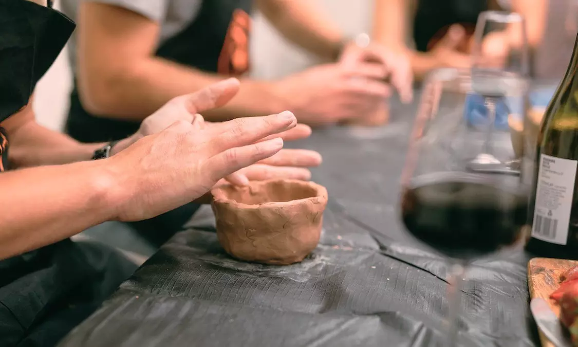 Taller de cerámica iniciación o con vino para 1, 2 o 4 personas