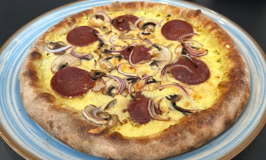 Image 3: 2 oder 3 Gänge: Vorspeise, Pizza & Dessert nach Wahl für 2 od. 4 Pers.