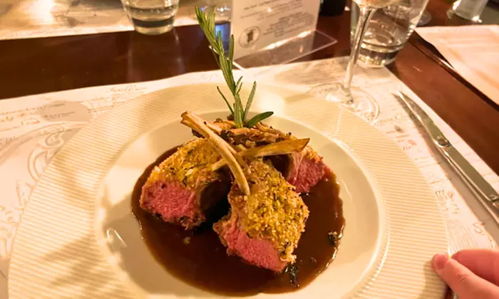 Sardisches Fine-Dining-Überraschungsmenü – 3 Gänge für 2 Personen