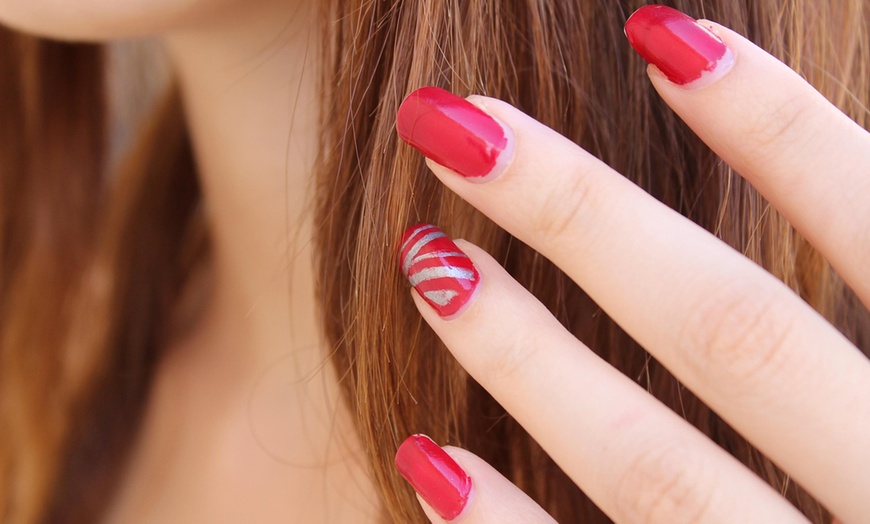 Image 4: 1 sesión de manicura, pedicura o manipedicura a elegir para 1 persona