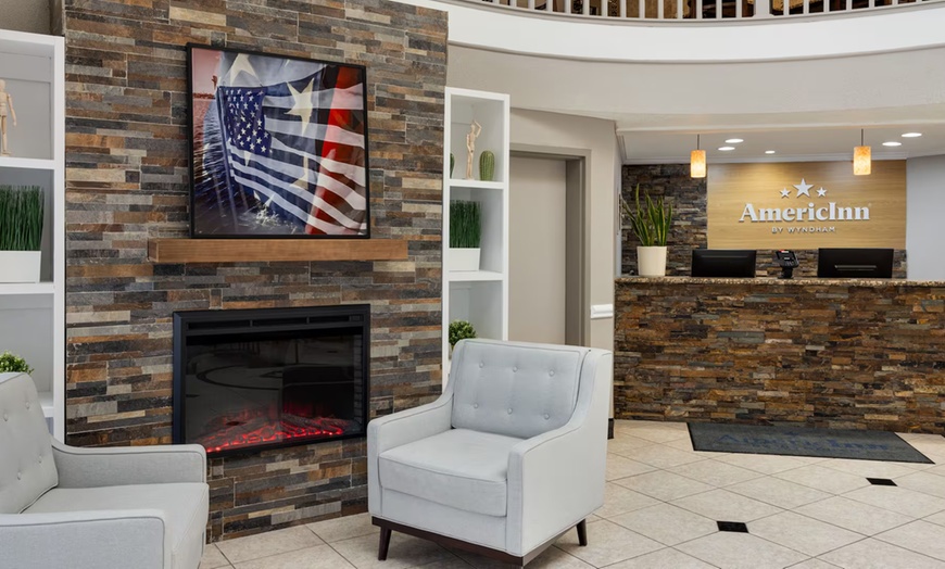 Image 4: Cozy Inn Near Grand Rapids Airport with Complimentary Breakfast