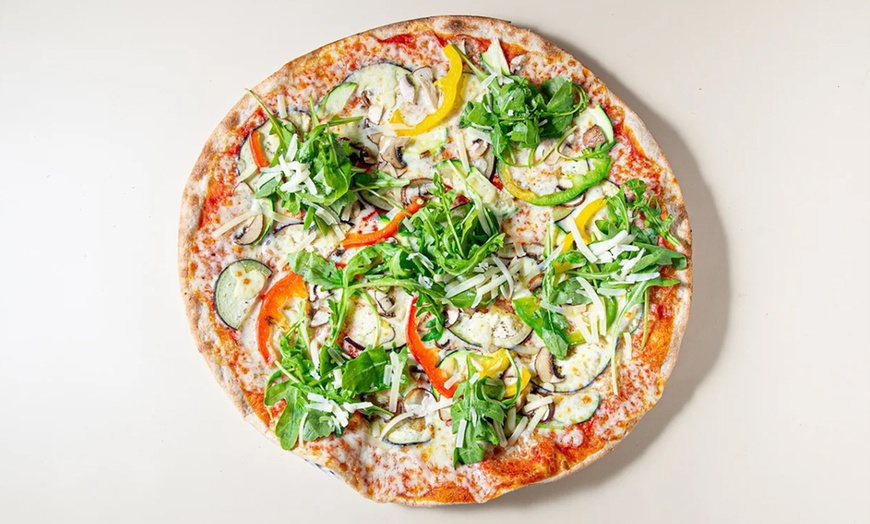 Image 3: Pizza oder Pasta nach Wahl inkl. Salat für 1, 2 oder 4 Personen