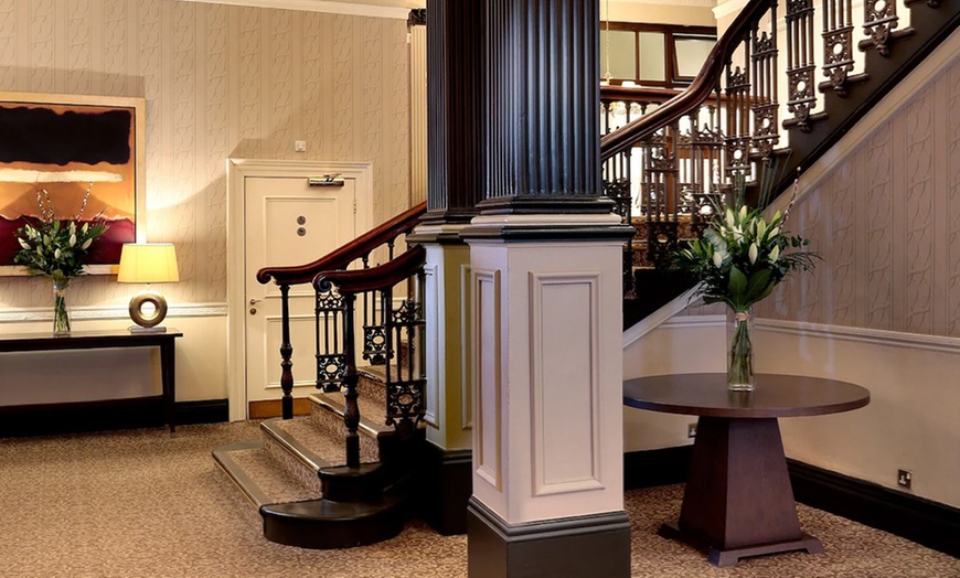 Image 3: Chester: Standard Double Room with Bottle of Prosecco