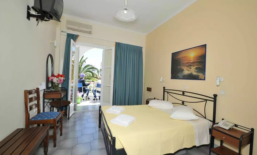Image 17: ✈ 9-Day Greece Vacation with Air from Great Value Vacations