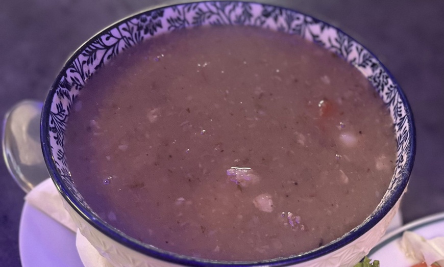 Image 4: Menú dominicano completo para 2 o 4 personas con bebida incluida 