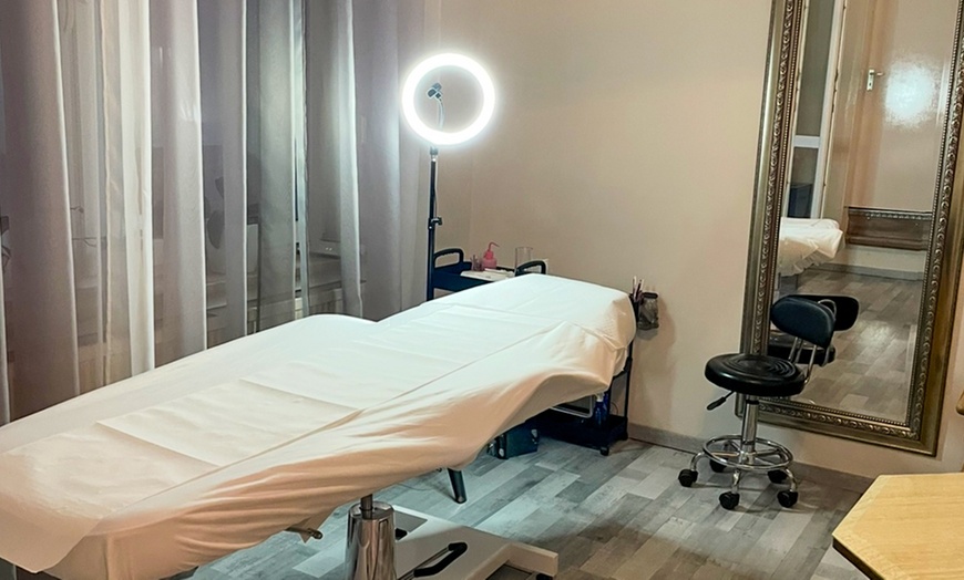 Image 2: Powder Brows oder Ombré Brows inkl. Beratung, opt. mit Nachbehandlung