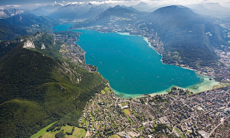 Image 2: Annecy: chambre double avec petit-déjeuner