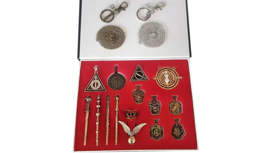 Image 2: Set di pendenti magici con design classico