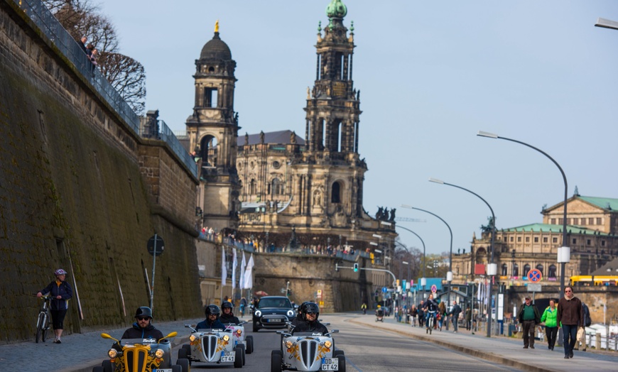 Image 3: 90 Min. HotRod-SURPRISE durch Dresden für 4 Personen