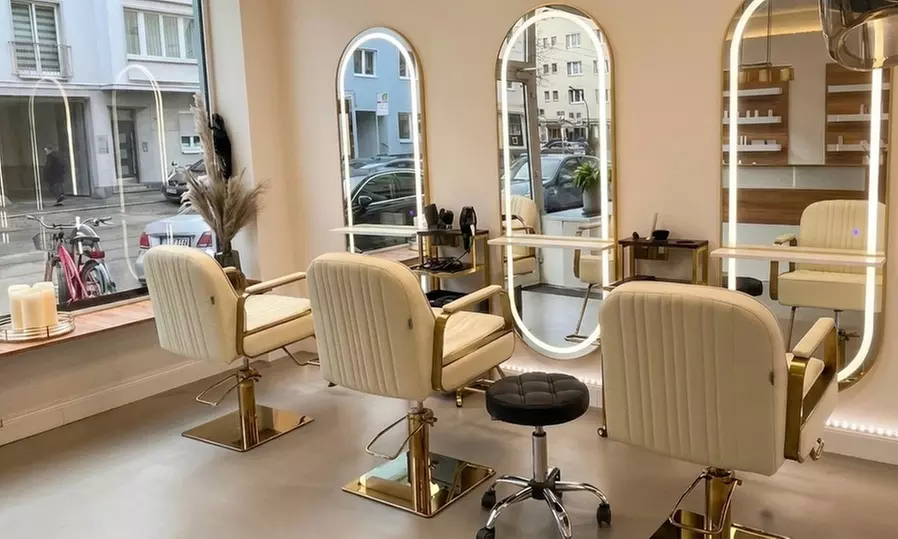 Wimpernverlängerung-Neuanlage mit der 1:1- oder Wet-Look-Technik