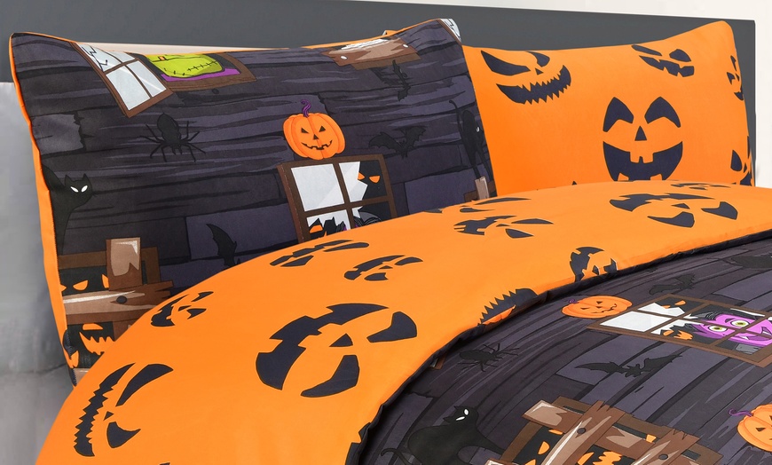 Image 2: Haunted House Duvet Set, Reversible Design