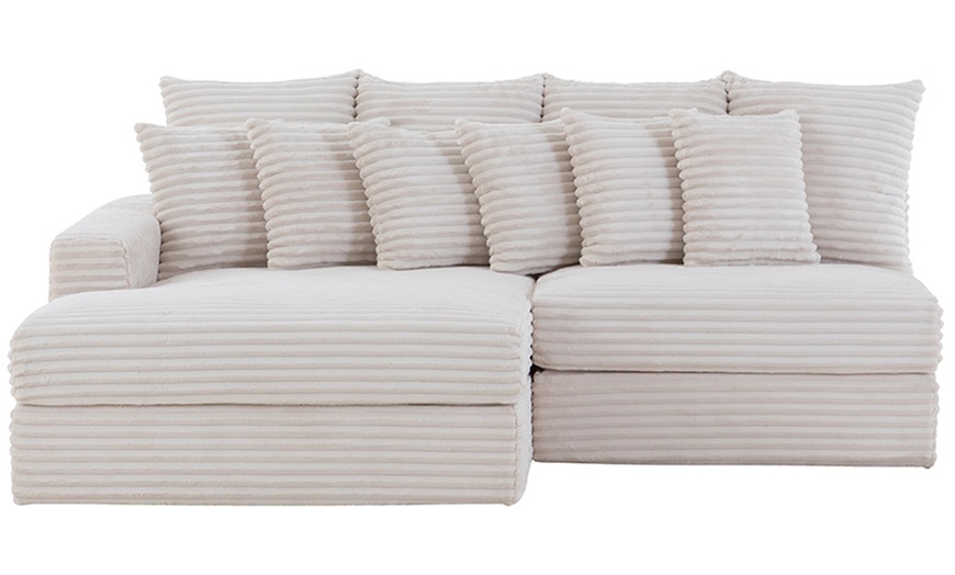 Image 2: Canapé d'angle "Kendari" de Kocoon en velours côtelé