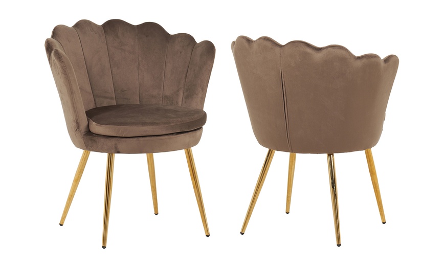 Image 10: Fauteuil design Maddina avec pieds dorés