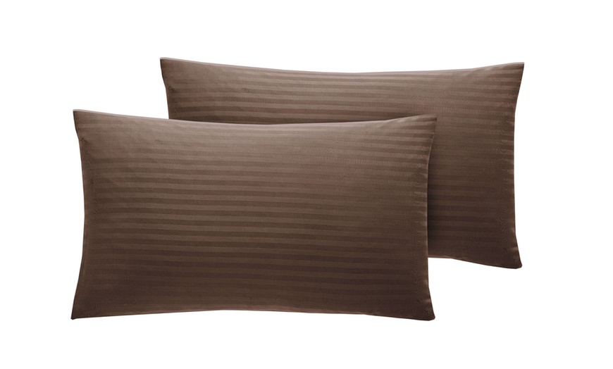 Image 3: Pair of 300TC Pillowcases
