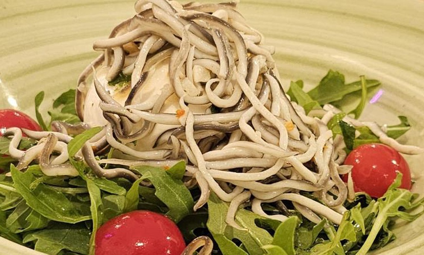 Image 7: Menú italiano con entrantes, principales, postres y bebidas 