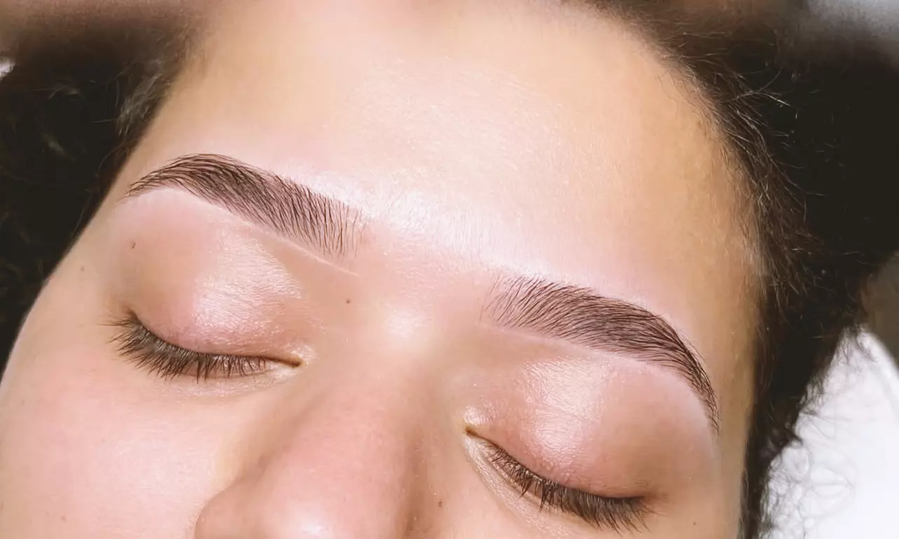Perfect Brows with Eyebrow Threading or Waxing & Brow Stain