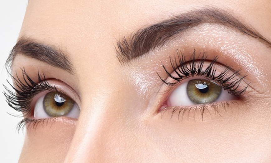 Image 2: Lifting y tinte de pestañas con opciones de cejas y laminado
